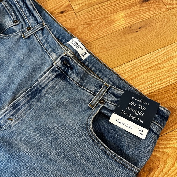 NWT Abercrombie & Fitch Curve Love Ultra High 90s Straight Jeans - Picture 3 of 4